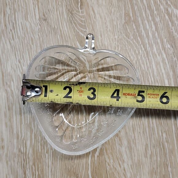 Small strawberry shaped clear glass dish - Picture 4 of 5
